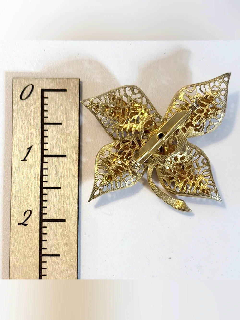 Vintage Amber Golden Brown Crystal Gold Tone Leaf Brooch Pin Woman’s Jewelry